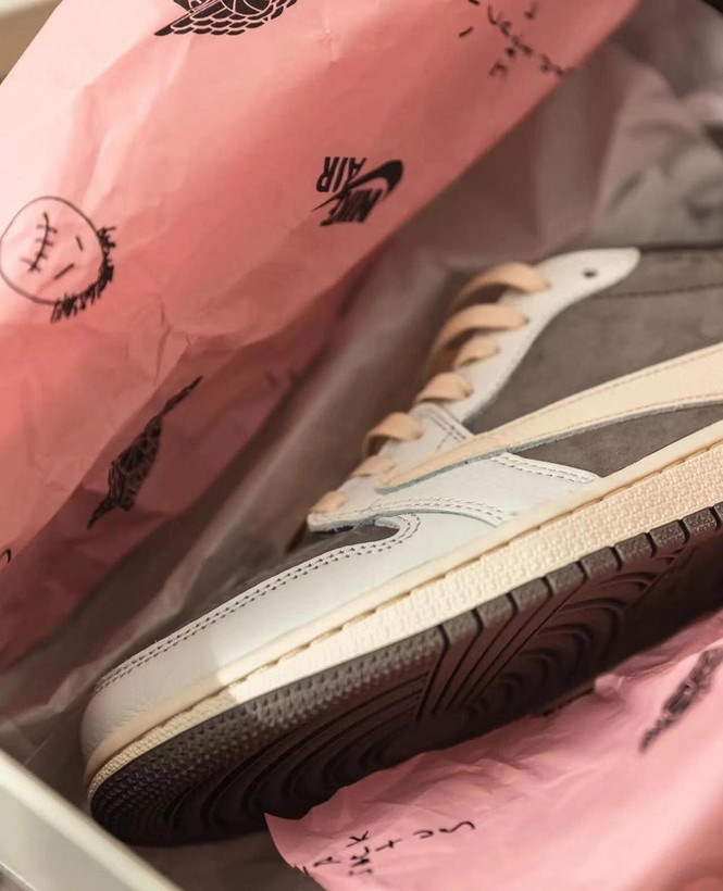 نایکی جردن 1 ترویس اسکات ریورس موکا || Nike Jordan 1 Travis Scott Reverse Mocha کد 488