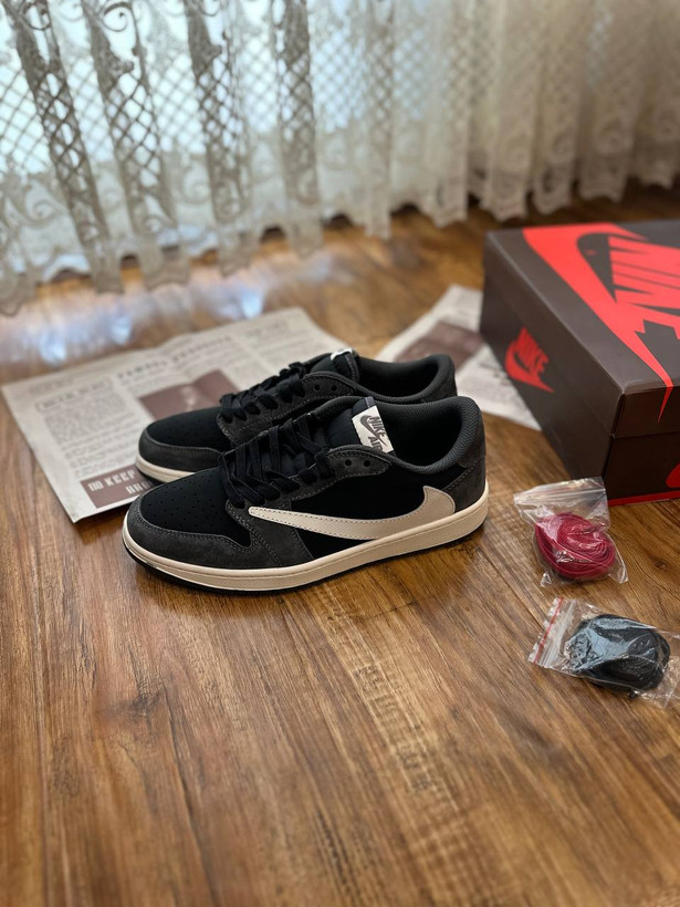 نایکی جردن ۱ ترویس اسکات خاکستری || Nike Jordan 1 Travis Scott gray کد 486