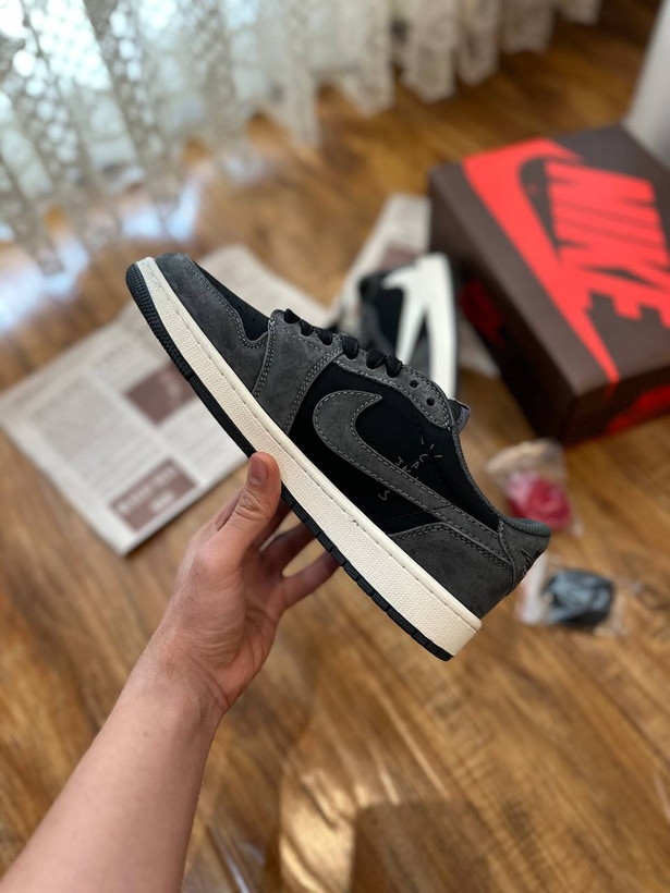 نایکی جردن ۱ ترویس اسکات خاکستری || Nike Jordan 1 Travis Scott gray کد 486