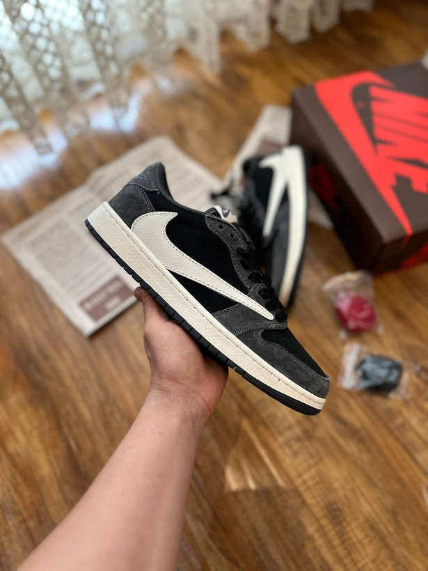 نایکی جردن ۱ ترویس اسکات خاکستری || Nike Jordan 1 Travis Scott gray کد 486