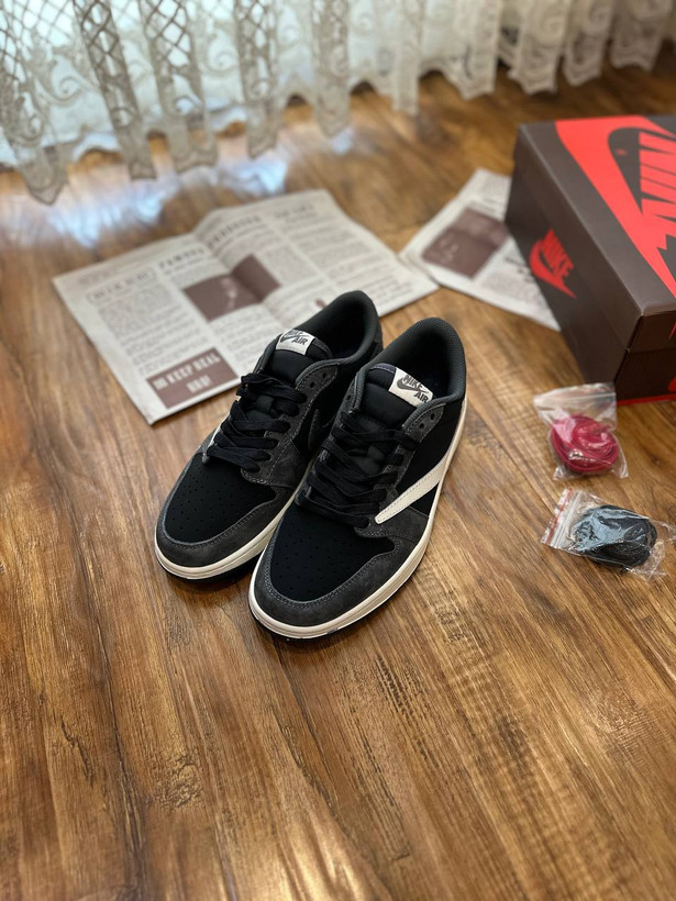 نایکی جردن ۱ ترویس اسکات خاکستری || Nike Jordan 1 Travis Scott gray کد 486